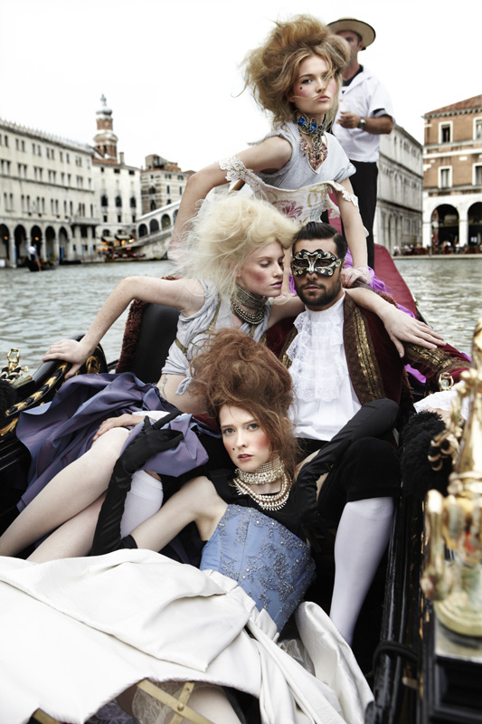 Margherita-Missoni-The-girls-pose-in-their-first-group-photo-shoot-on-a-gondola-on-America-s-Next-To.jpg
